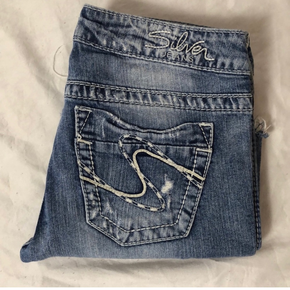 652 Silver Brand Tattered Jeans. Sz30